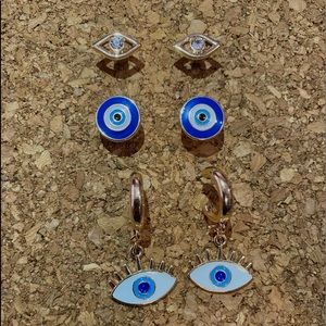 pack of earrings 🥰